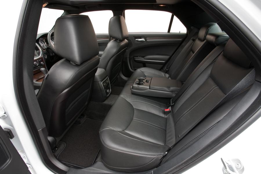  Chrysler 300C 2012 года  (UK) (фото 19 из 91)